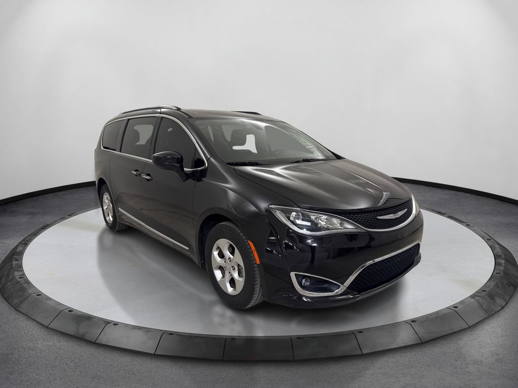Used 2017 Chrysler Pacifica Touring-L Plus FWD image 3