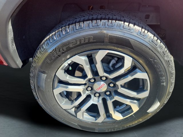 Used 2024 GMC Canyon AT4 w/ AT4 Premium Package AWD/4WD image 10