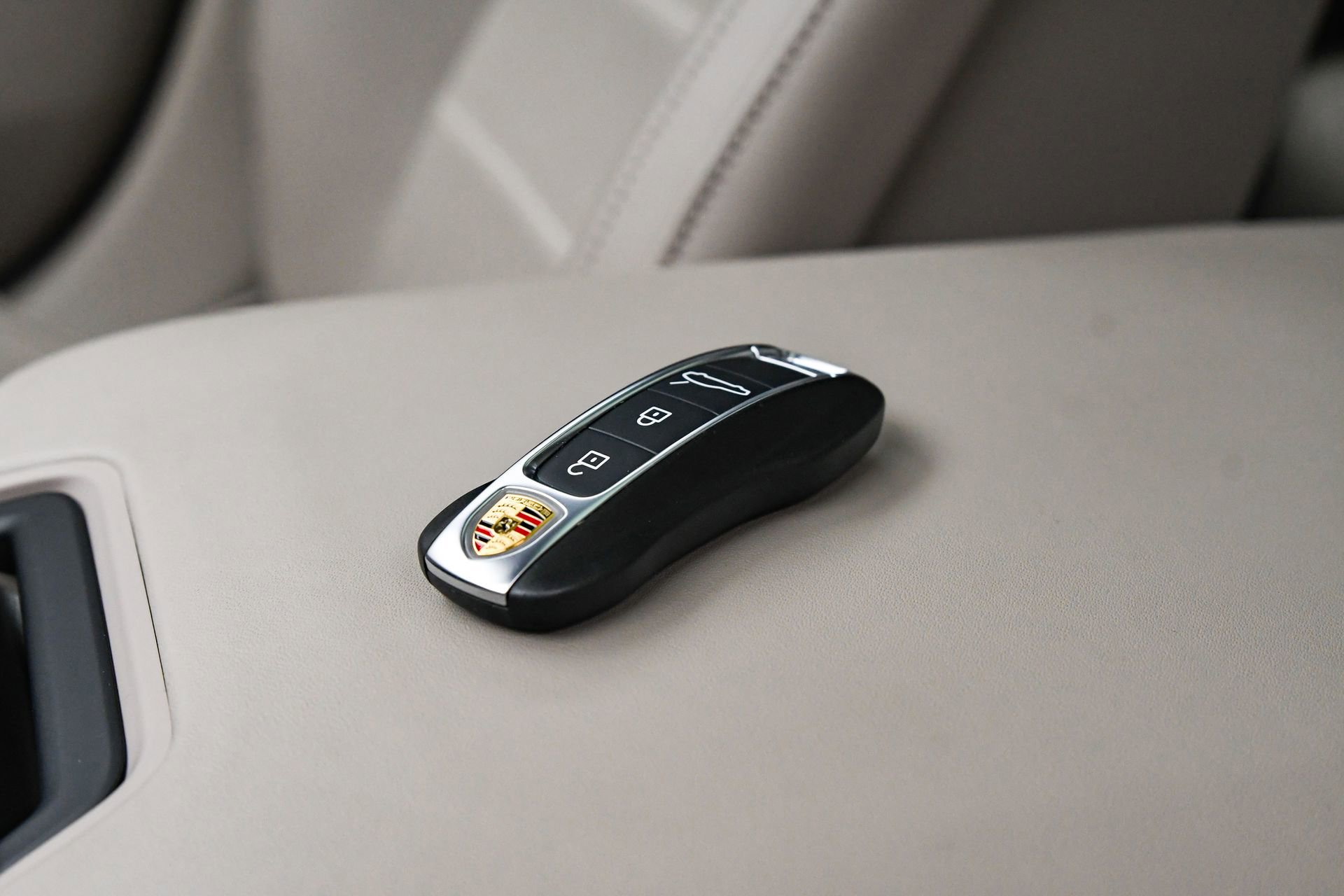 Used 2025 Porsche Panamera 4 image 21