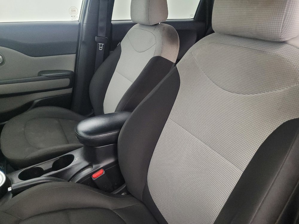 Used 2018 Kia Soul FWD image 17