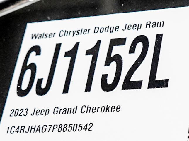 Used 2023 Jeep Grand Cherokee Altitude AWD/4WD image 30