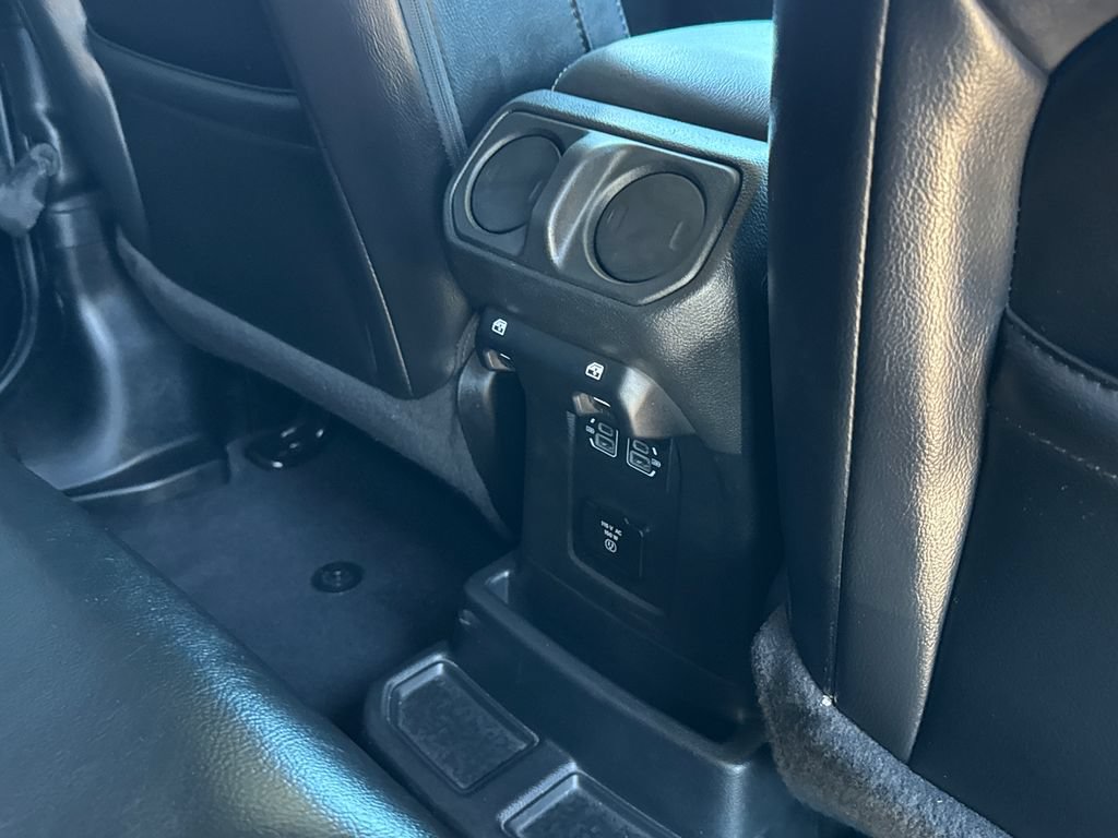 Used 2023 Jeep Wrangler Unlimited Sahara AWD/4WD image 19