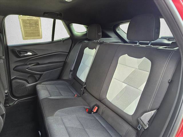 Used 2025 Chevrolet Trax RS w/ Sunroof Package FWD image 17