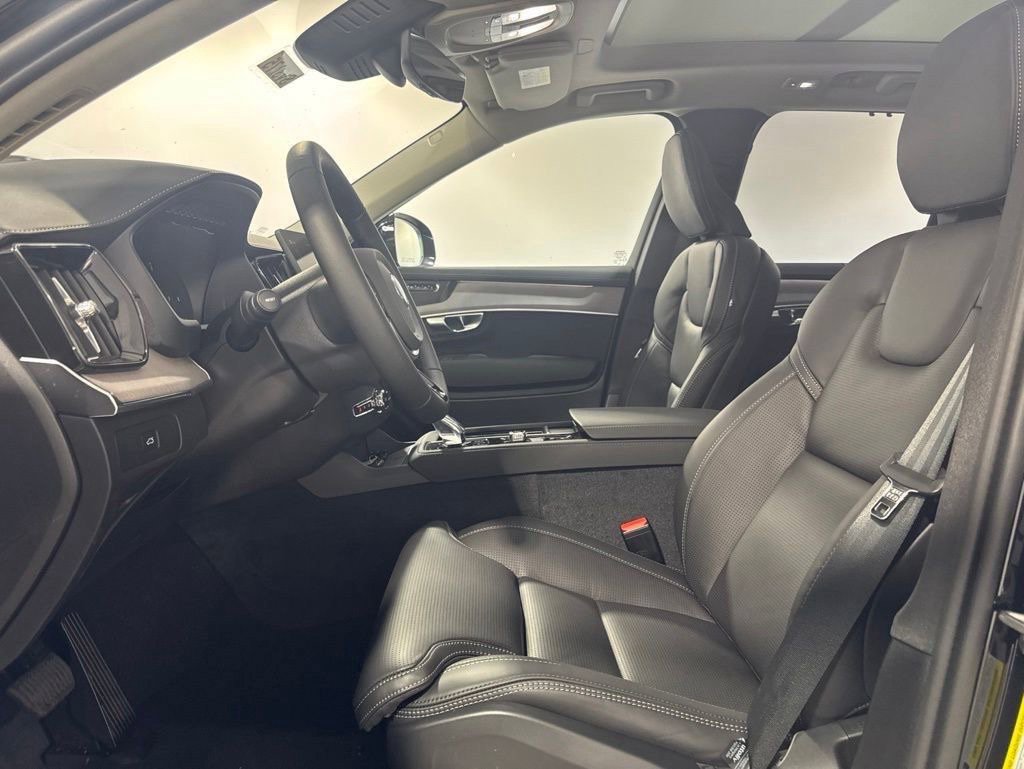 New 2026 Volvo XC90 B6 Plus w/ Protection Package Premier AWD/4WD image 19