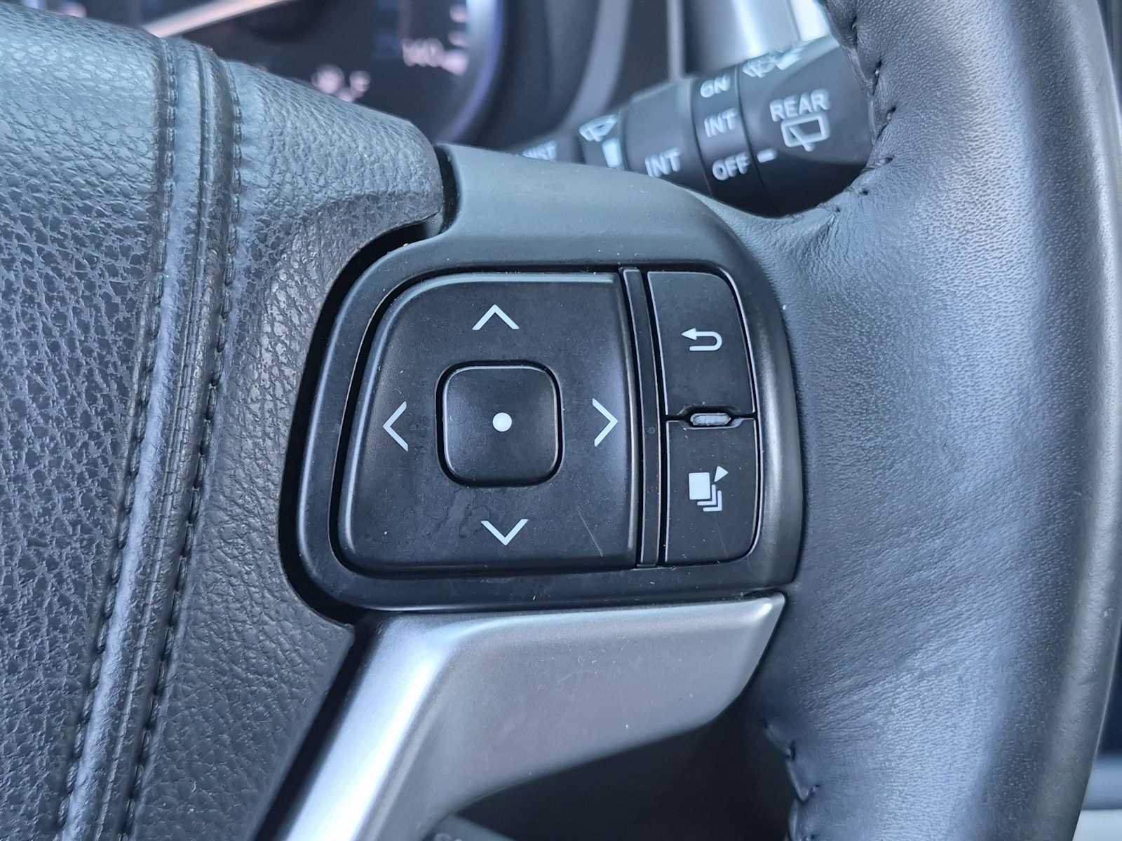 Used 2015 Toyota Highlander Limited AWD/4WD image 25