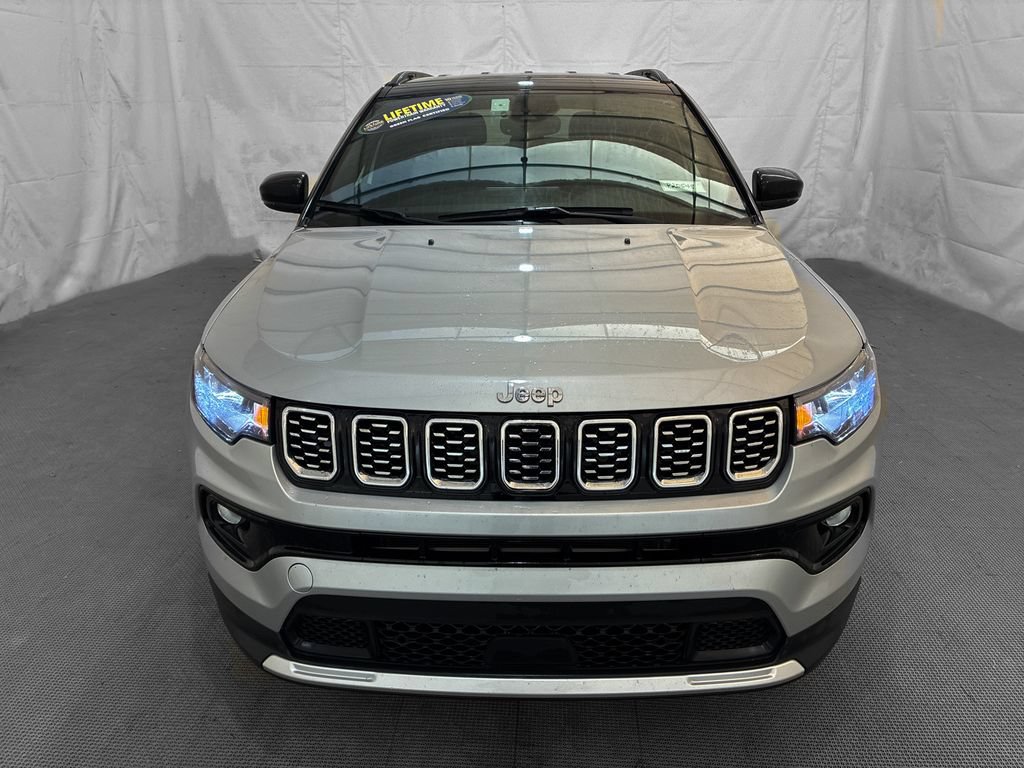 Used 2025 Jeep Compass Limited AWD/4WD image 2