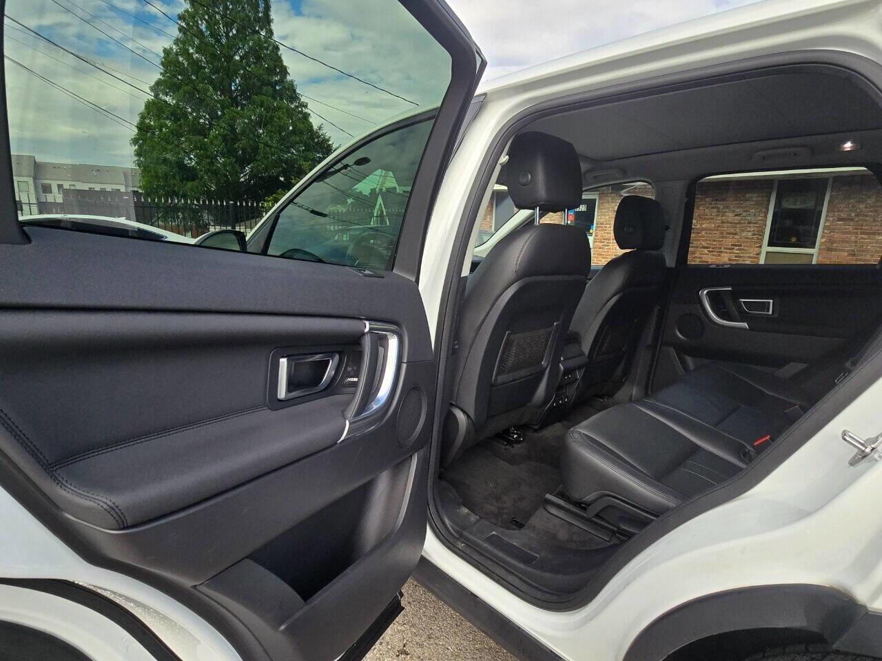 Used 2019 Land Rover Discovery Sport HSE image 16