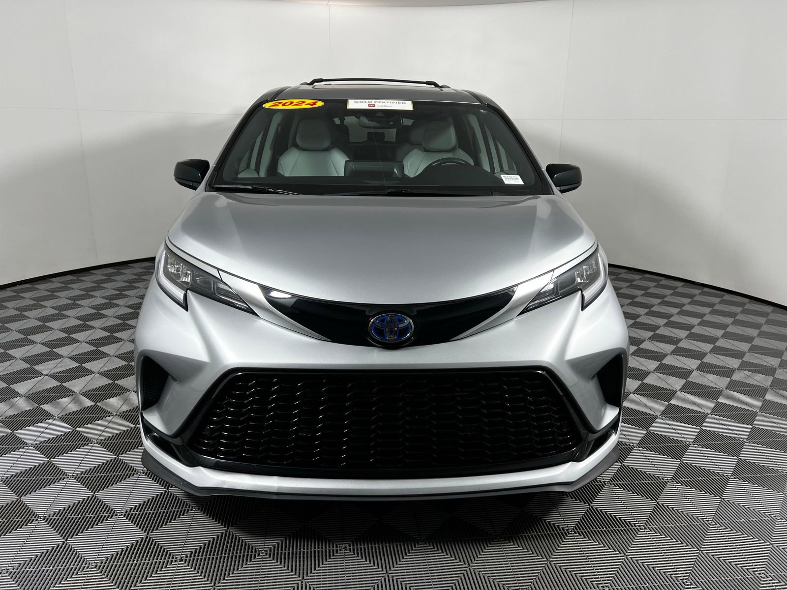 Certified 2024 Toyota Sienna XSE image 2