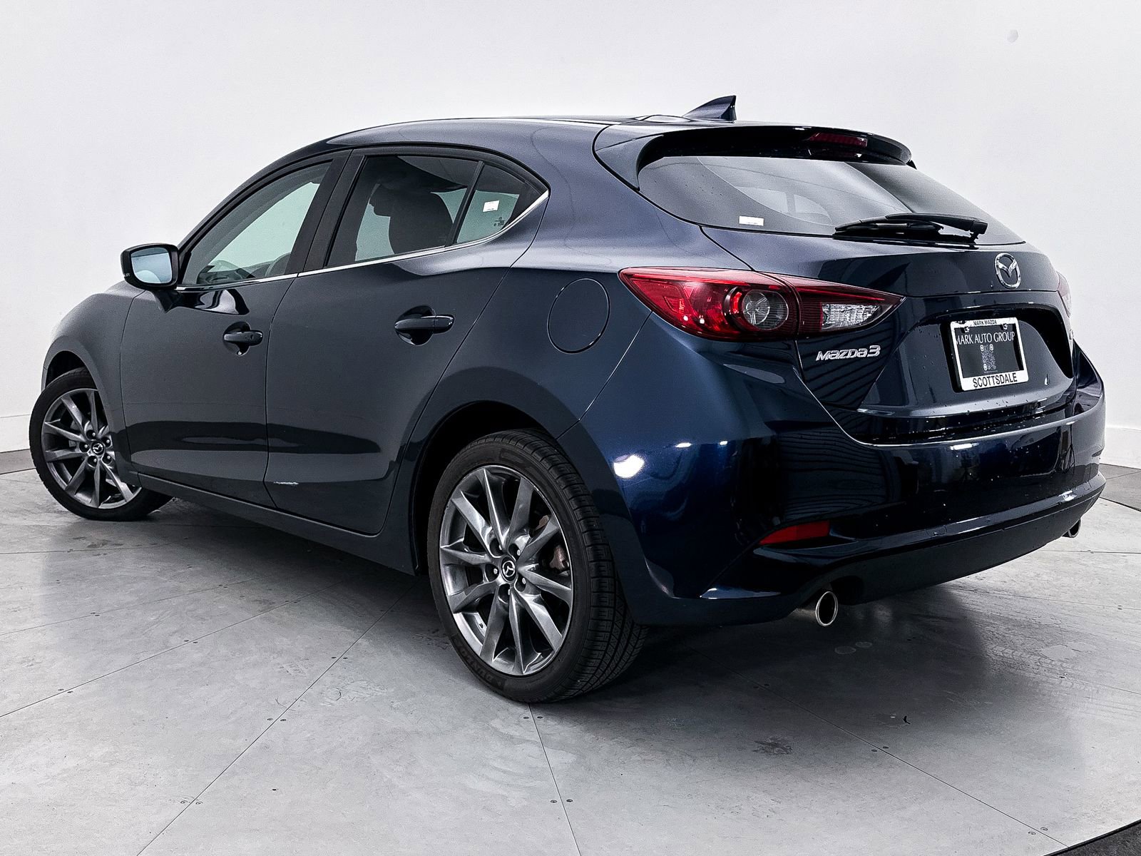 Used 2018 MAZDA MAZDA3 Touring FWD image 2