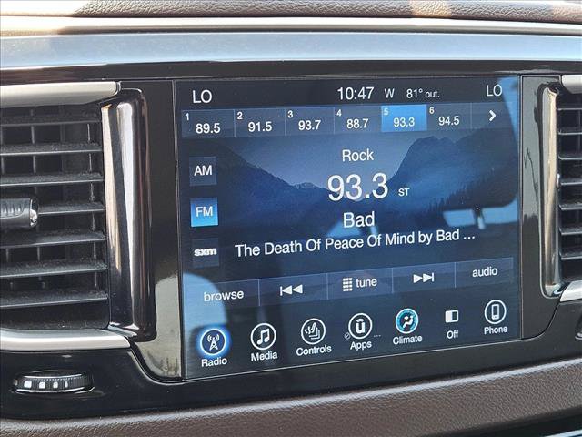 Used 2017 Chrysler Pacifica Touring-L FWD image 18