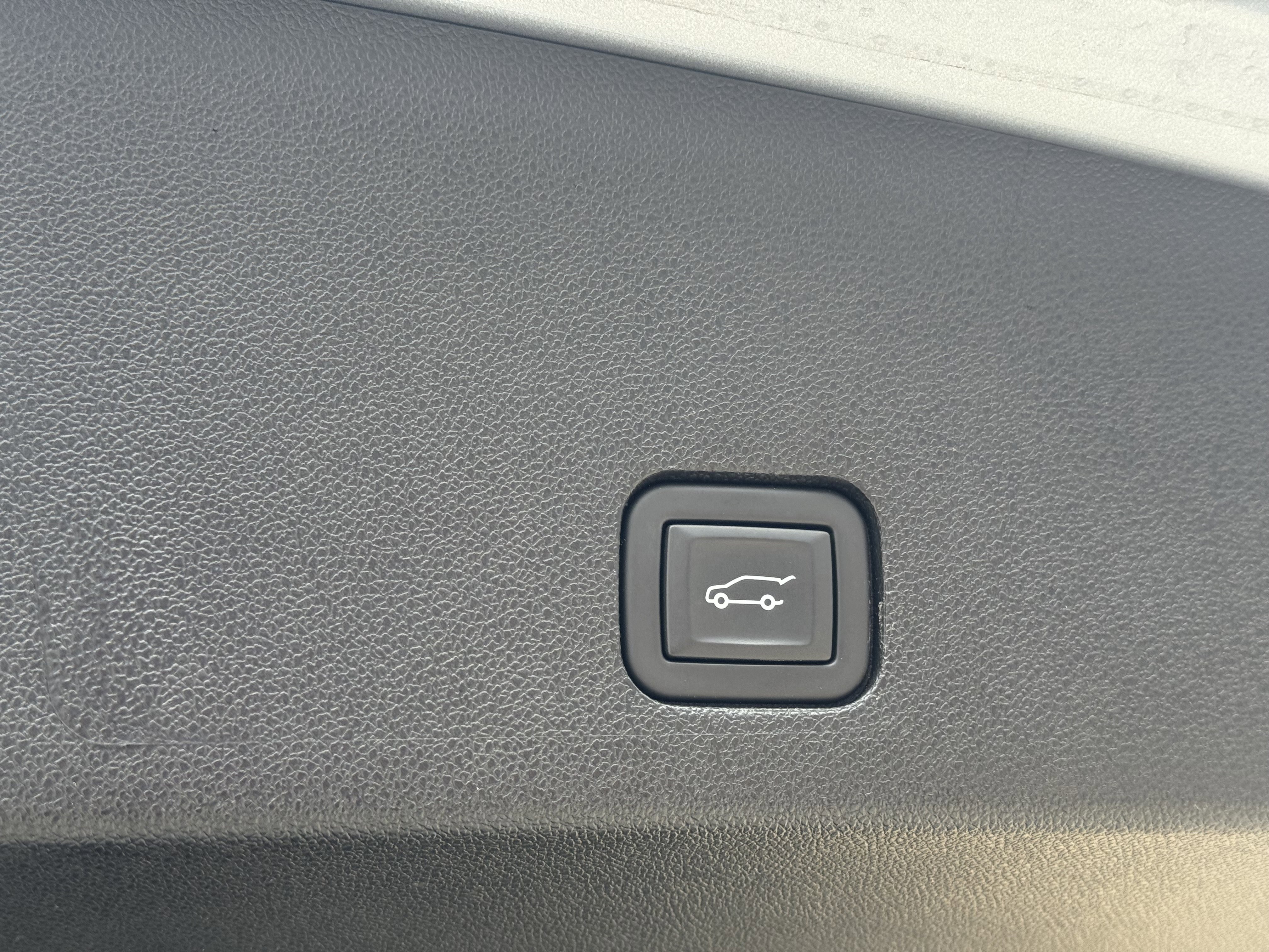 Certified 2024 Cadillac XT6 Premium Luxury image 10