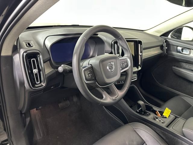 Used 2025 Volvo XC40 B5 Core image 13