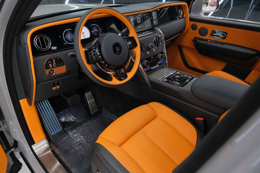 Used 2026 Rolls-Royce Cullinan AWD/4WD image 33