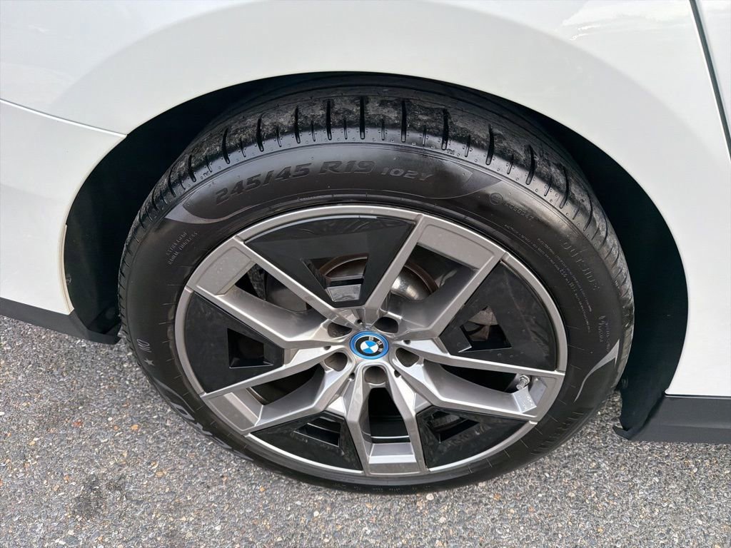 Used 2025 BMW i5 xDrive40 w/ Premium Package image 34