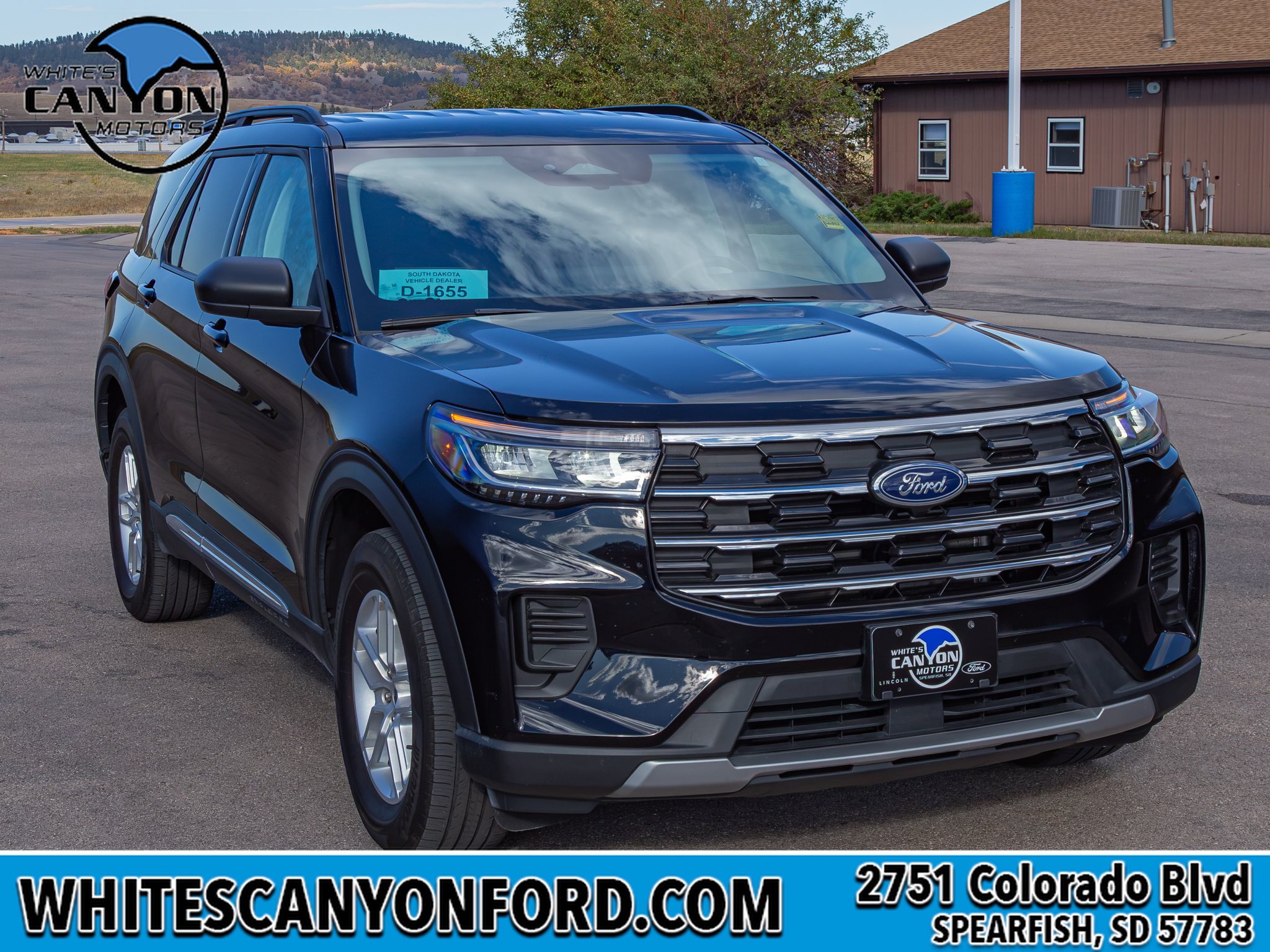 Used 2025 Ford Explorer Active AWD/4WD image 2