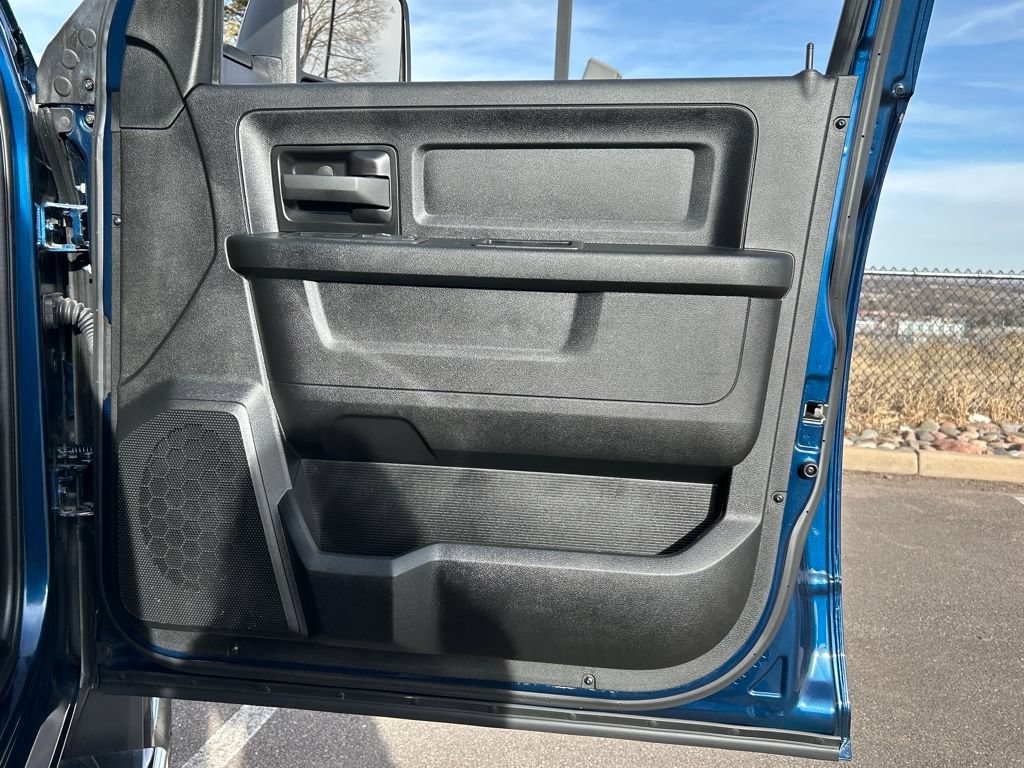 Used 2024 RAM 3500 Tradesman w/ Chrome Appearance Group AWD/4WD image 32