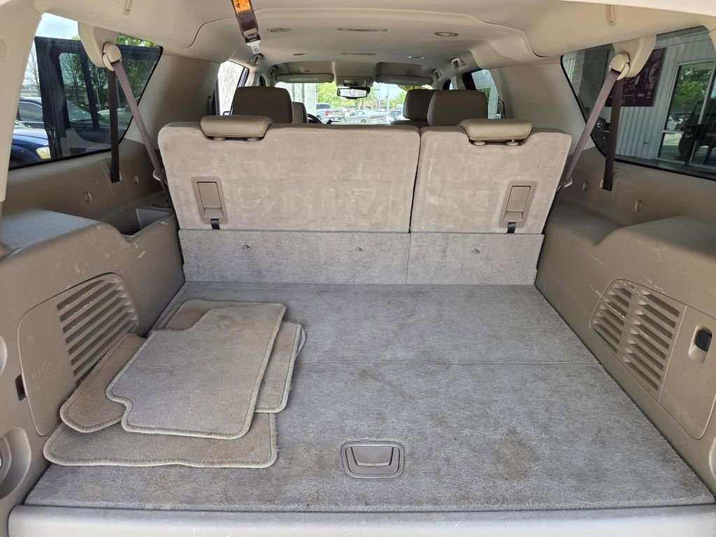 Used 2019 Chevrolet Suburban LT RWD image 13