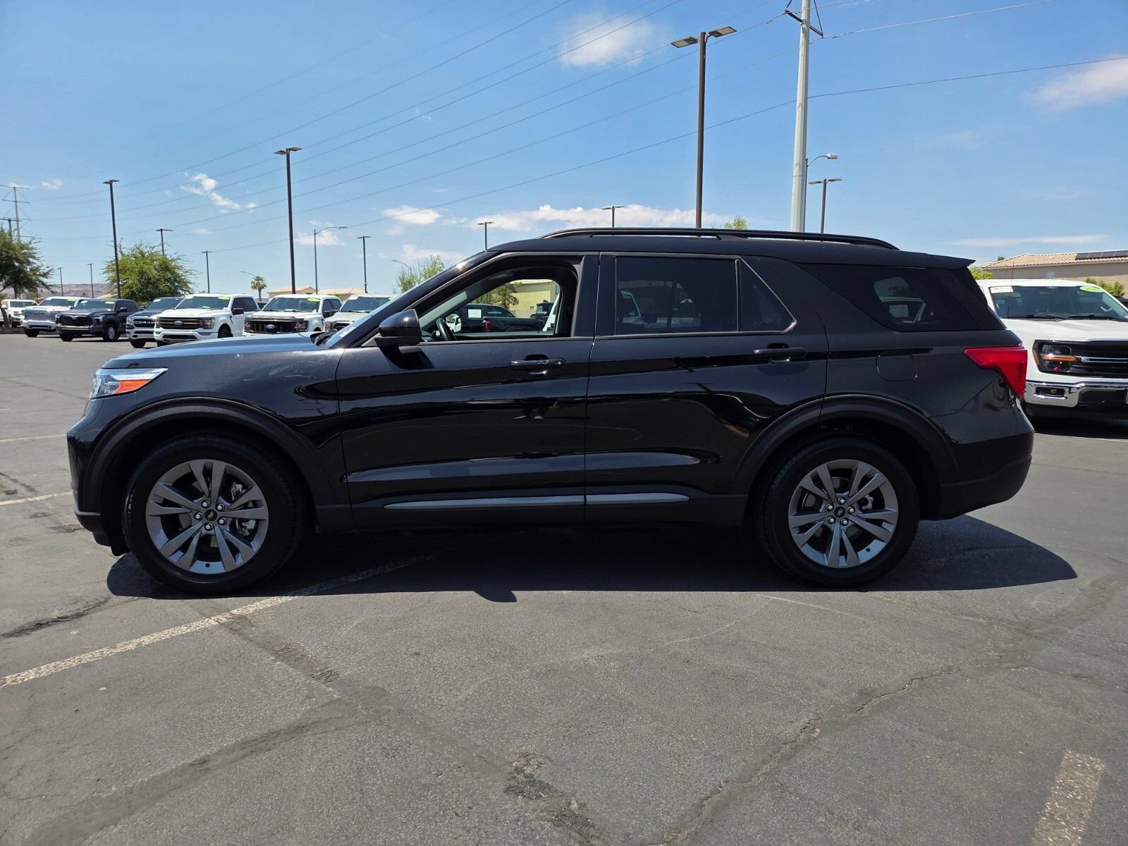 Certified 2022 Ford Explorer XLT w/ Equipment Group 202A RWD image 3