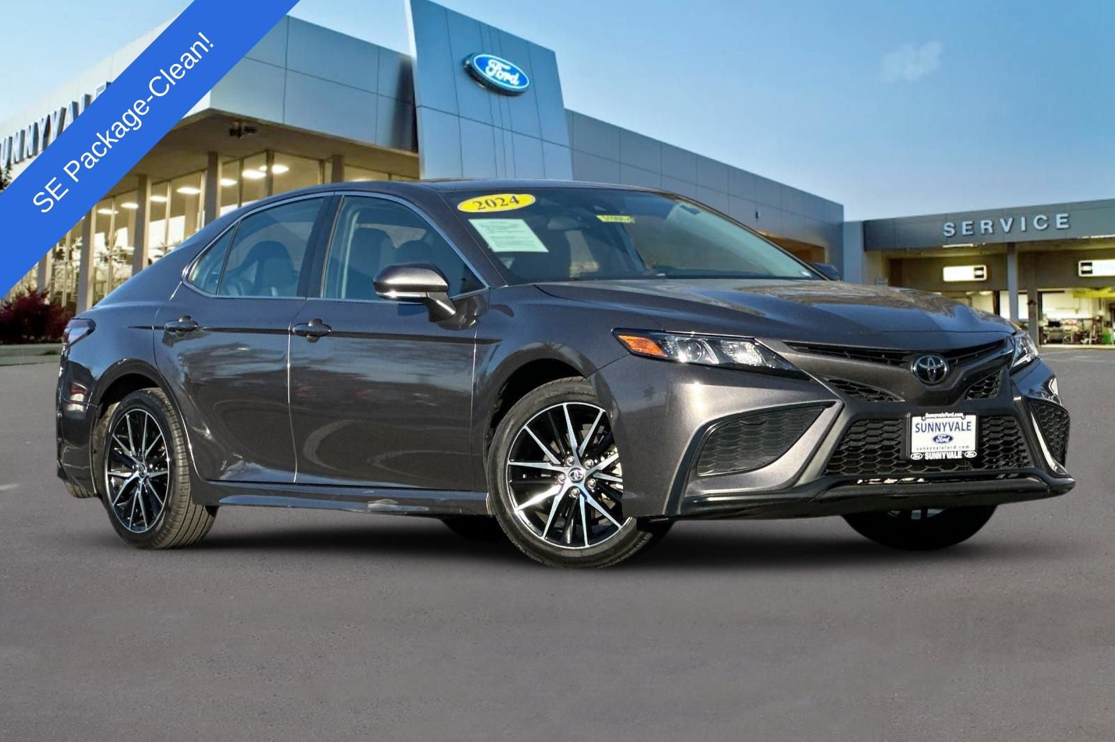 Used 2024 Toyota Camry SE image 2