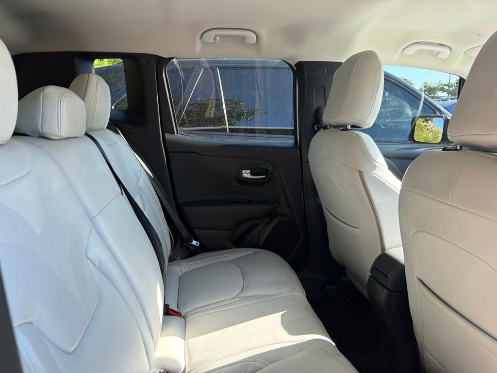 Used 2023 Jeep Renegade Latitude AWD/4WD image 4