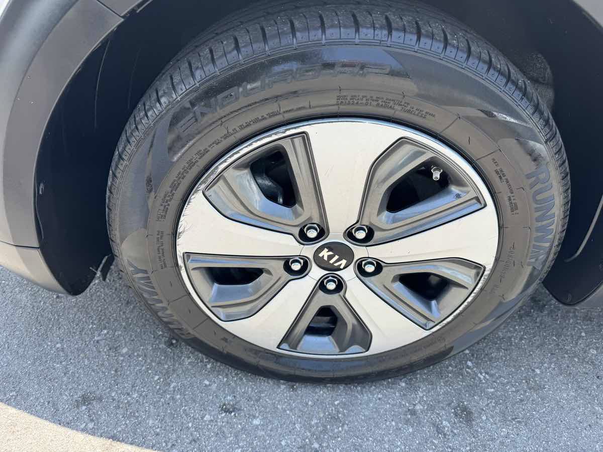 Used 2020 Kia Niro LX FWD image 7