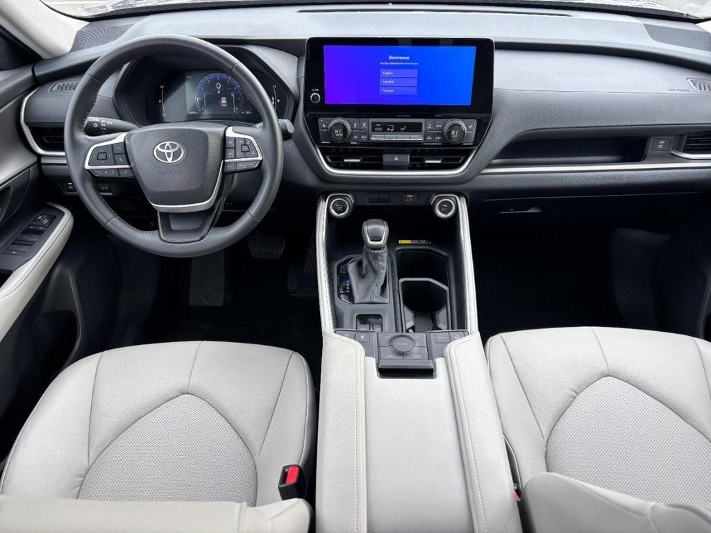 Used 2025 Toyota Grand Highlander AWD image 19