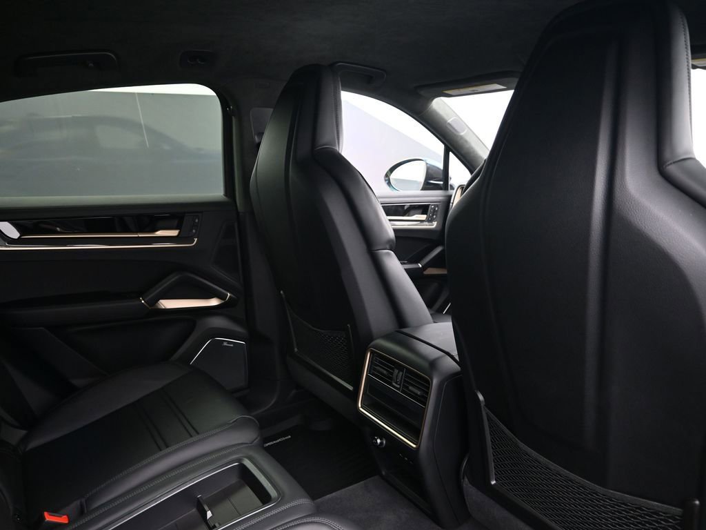 Certified 2024 Porsche Cayenne Turbo GT AWD/4WD image 7