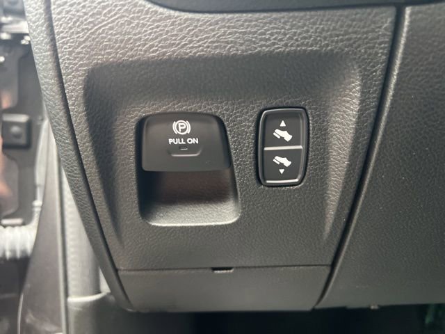 Used 2023 RAM 1500 Laramie AWD/4WD image 9