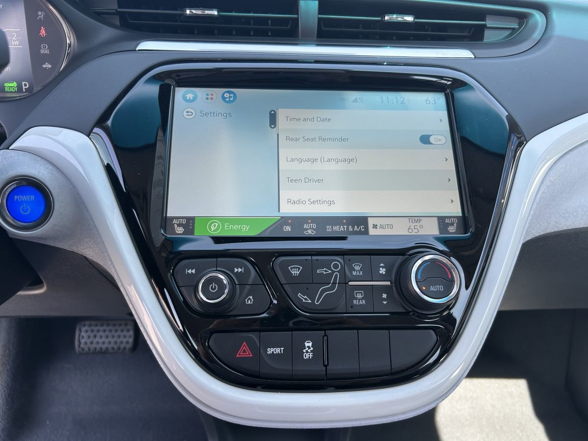 Used 2017 Chevrolet Bolt Premier w/ Driver Confidence II Package FWD image 9