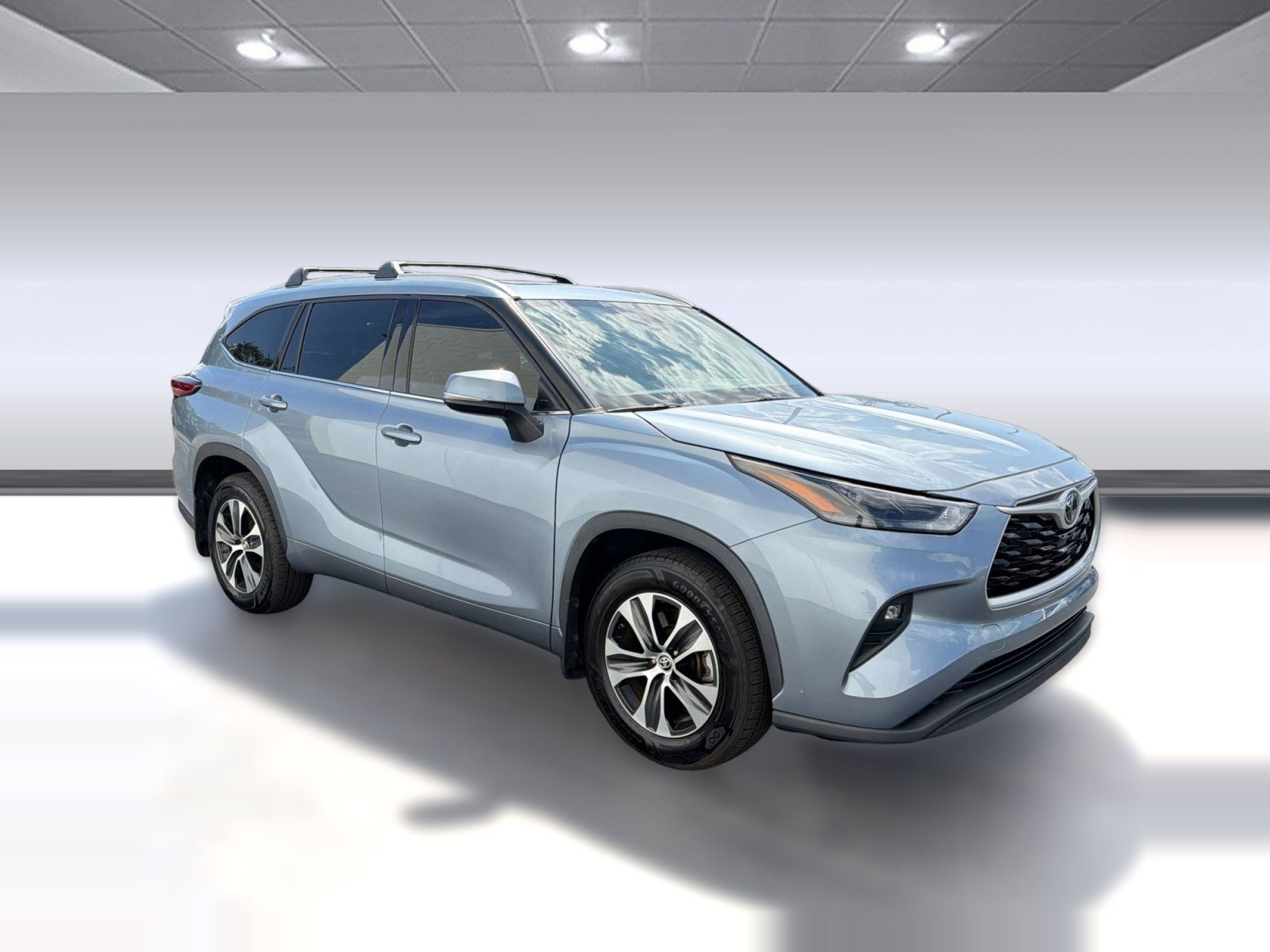 Used 2022 Toyota Highlander XLE AWD/4WD image 7