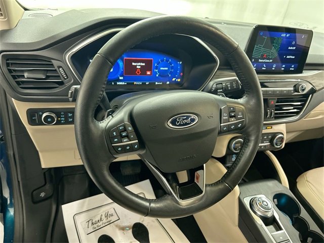 Used 2020 Ford Escape Titanium image 4