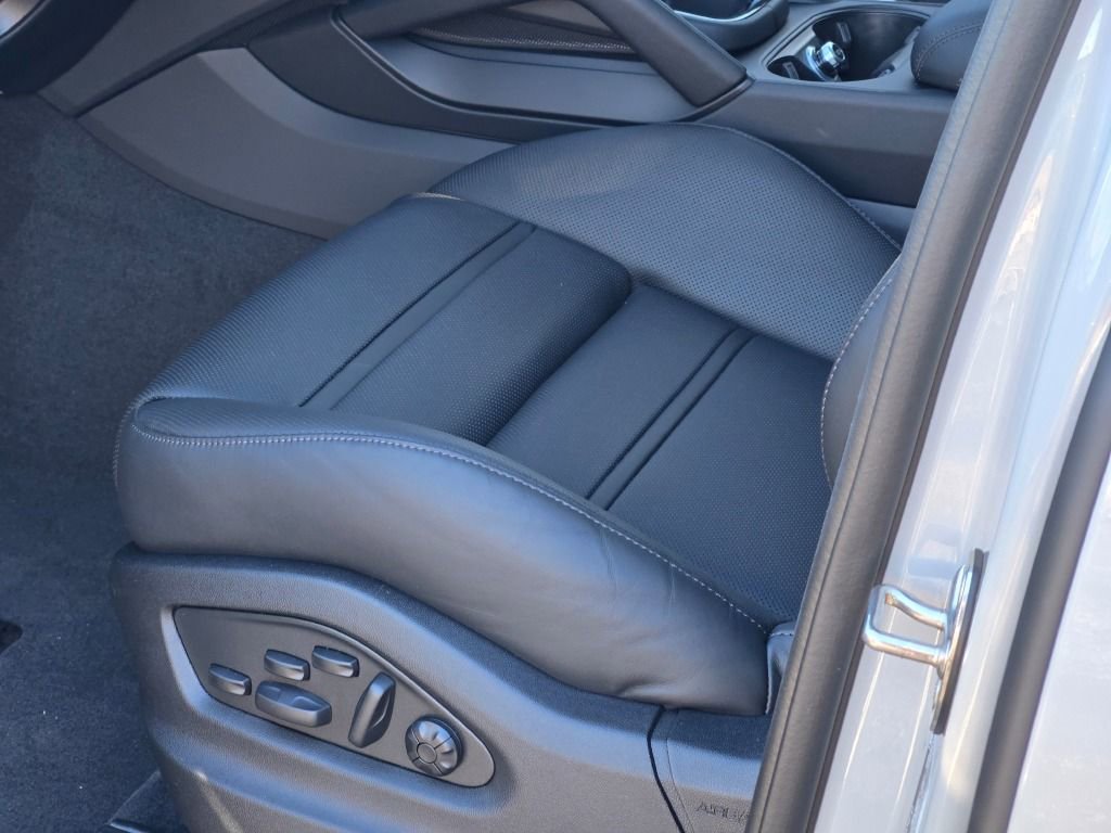 New 2026 Porsche Cayenne GTS image 20