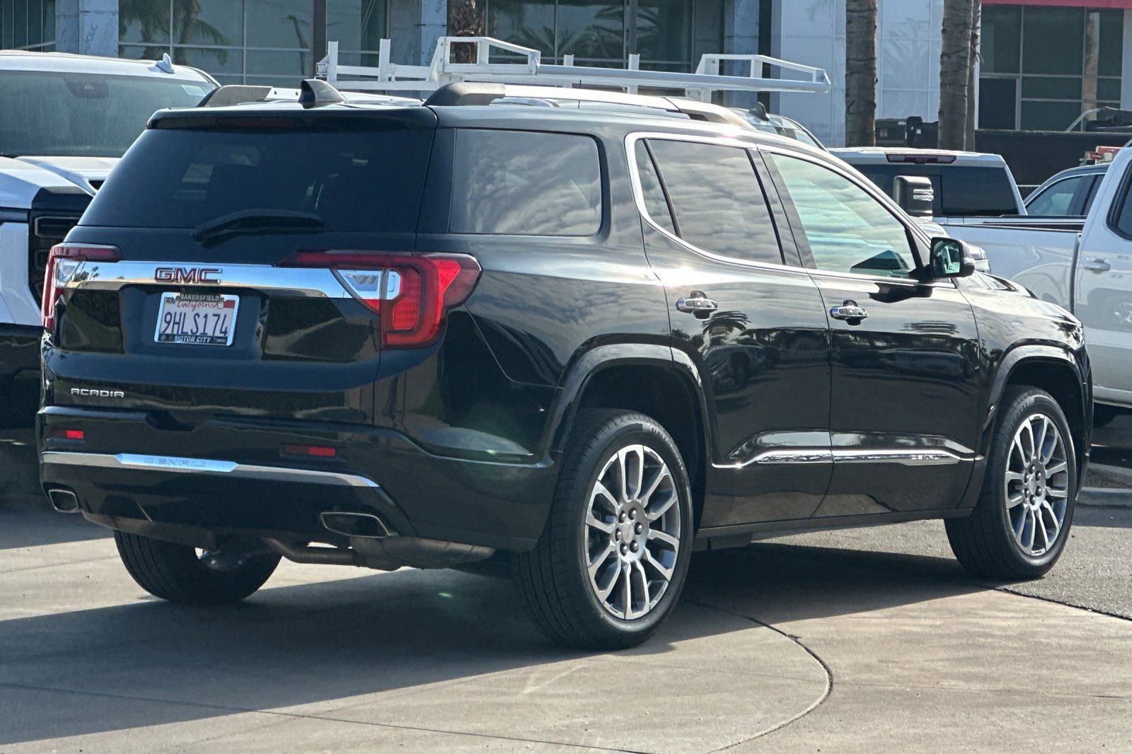 Certified 2023 GMC Acadia Denali w/ Denali Ultimate Package image 4