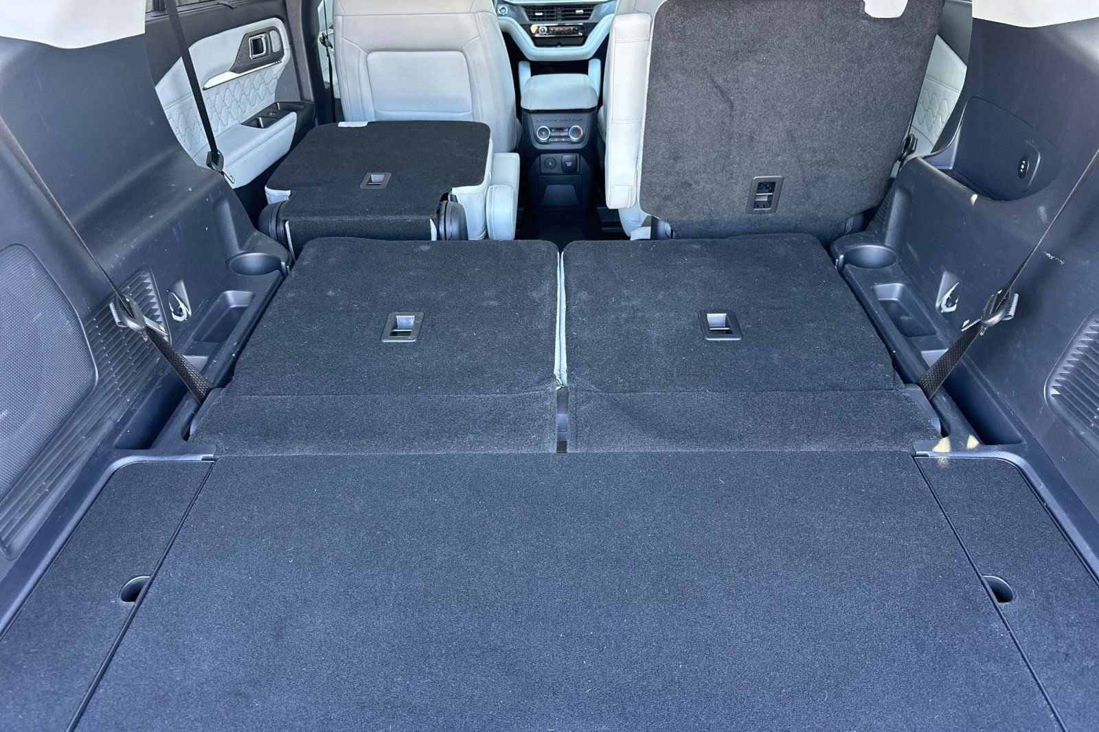Used 2025 Ford Explorer Platinum w/ Ultimate Package image 13