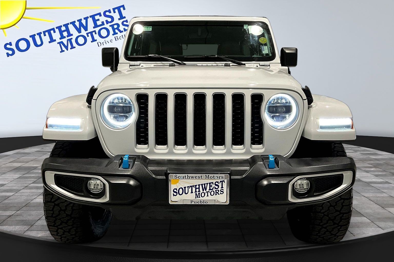 Used 2023 Jeep Wrangler Unlimited Sahara w/ Cold Weather Group AWD/4WD image 2