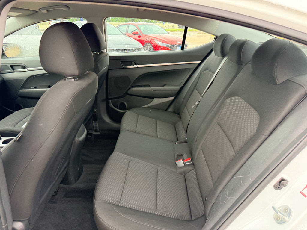 Used 2020 Hyundai Elantra SE w/ Cargo Package (C1) FWD image 17