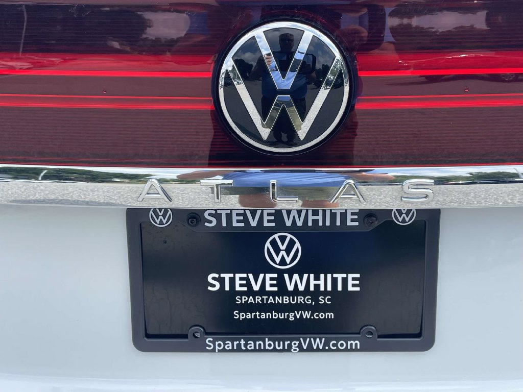 Used 2025 Volkswagen Atlas Cross Sport SE FWD image 7