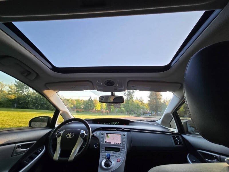 Used 2012 Toyota Prius Four w/ Deluxe Solar Roof Pkg FWD image 17