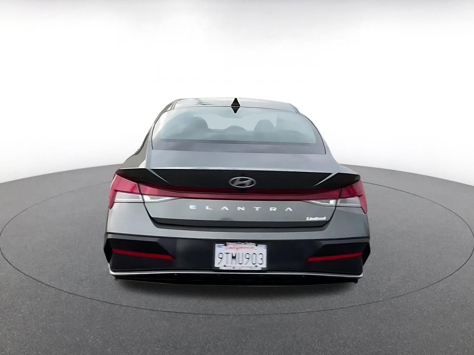 Used 2025 Hyundai Elantra Limited image 12