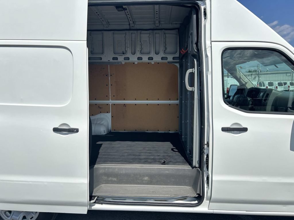 Used 2016 Nissan NV 2500 SV w/ Technology Package RWD image 19