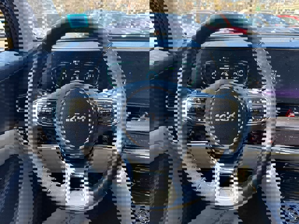 Used 2023 Kia Sportage EX image 12