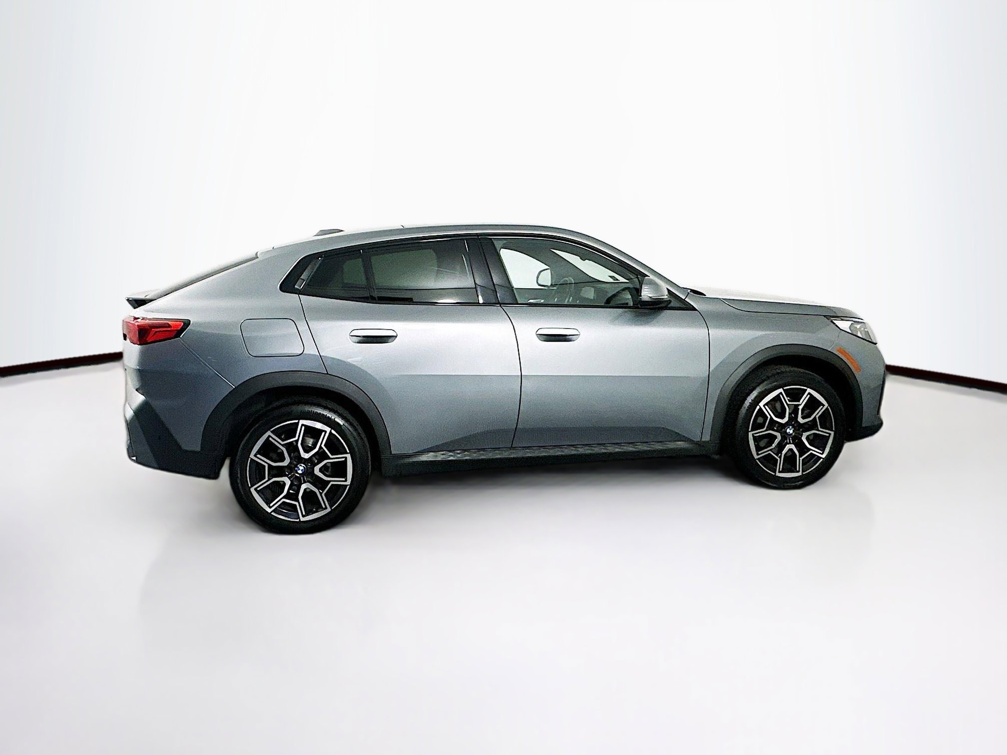 Used 2025 BMW X2 xDrive28i AWD/4WD image 10