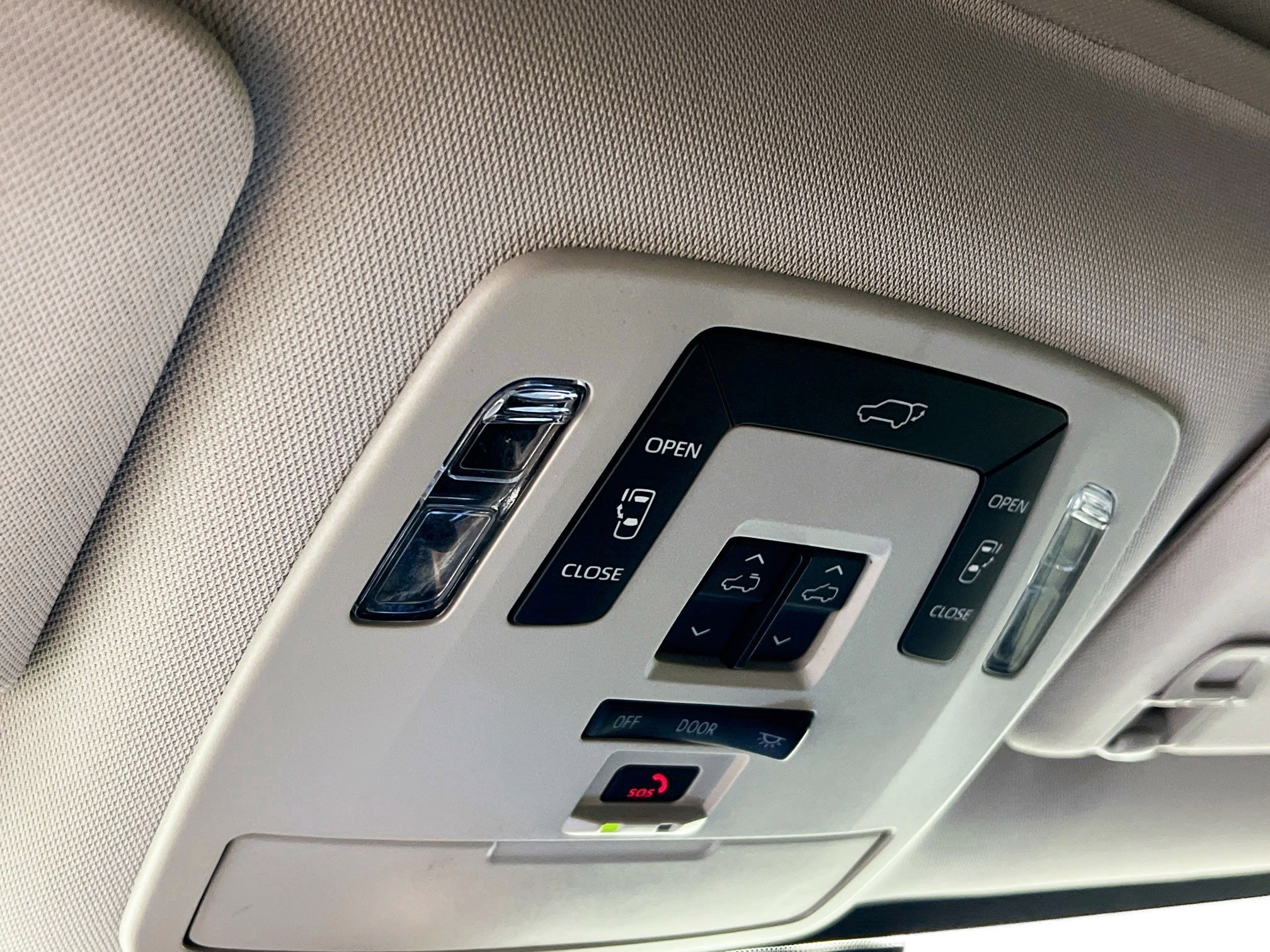 Used 2025 Toyota Sienna XLE FWD image 22