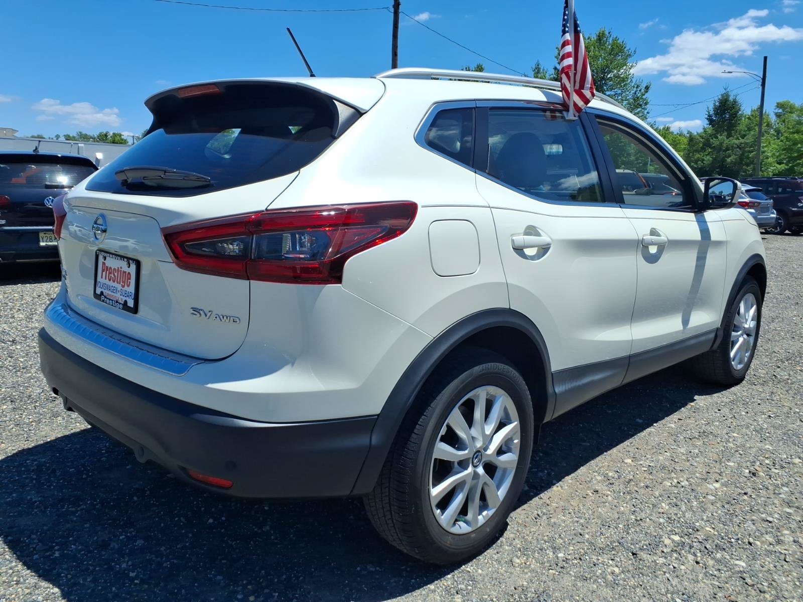 Used 2020 Nissan Rogue Sport SV w/ All-Weather Package AWD/4WD image 2