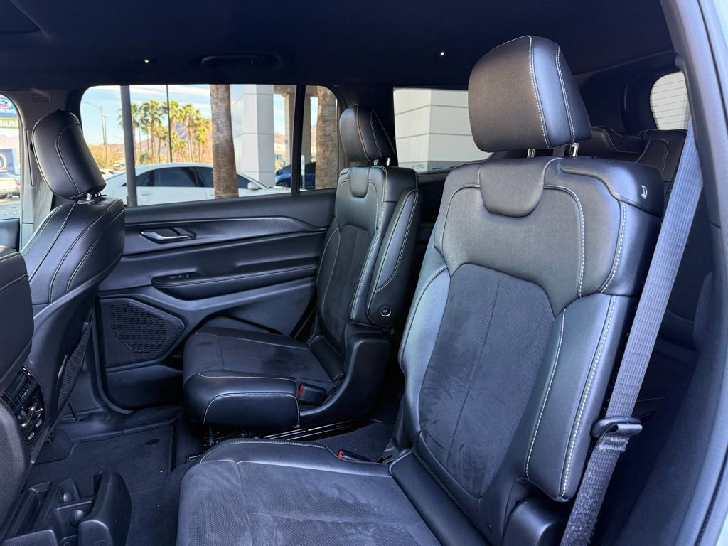 Used 2024 Jeep Grand Cherokee L Altitude RWD image 15
