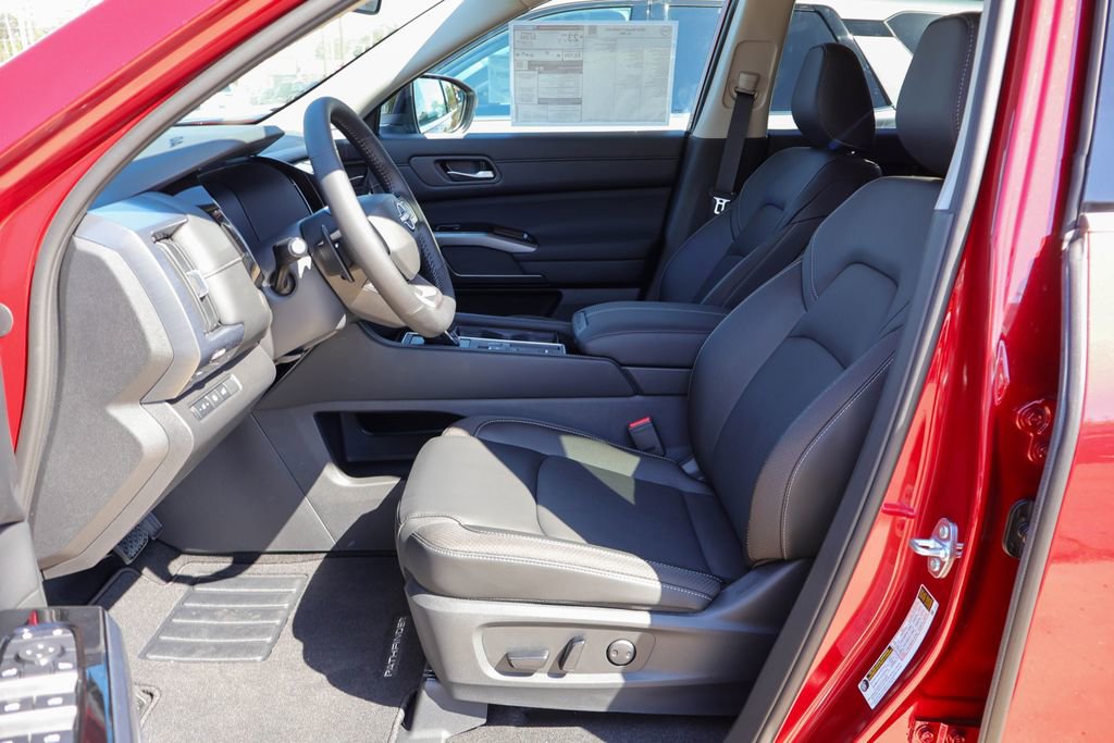 New 2026 Nissan Pathfinder SL image 7