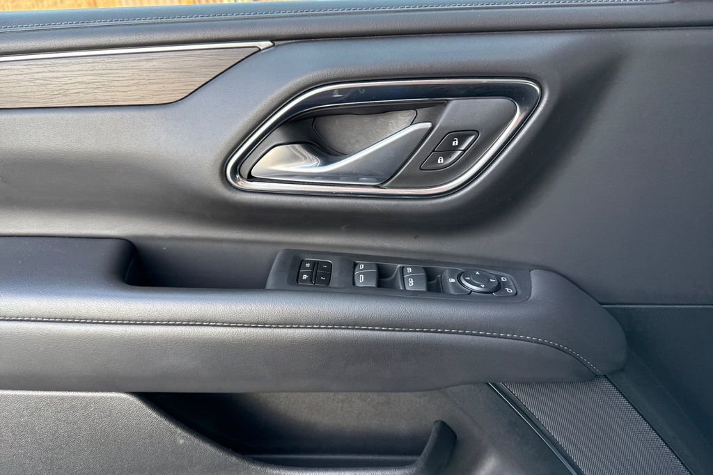 Used 2024 Chevrolet Suburban LT AWD/4WD image 17