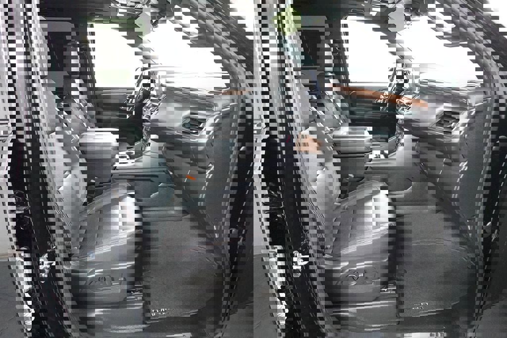 Used 2023 Chevrolet Tahoe High Country w/ Premium Package AWD/4WD image 36