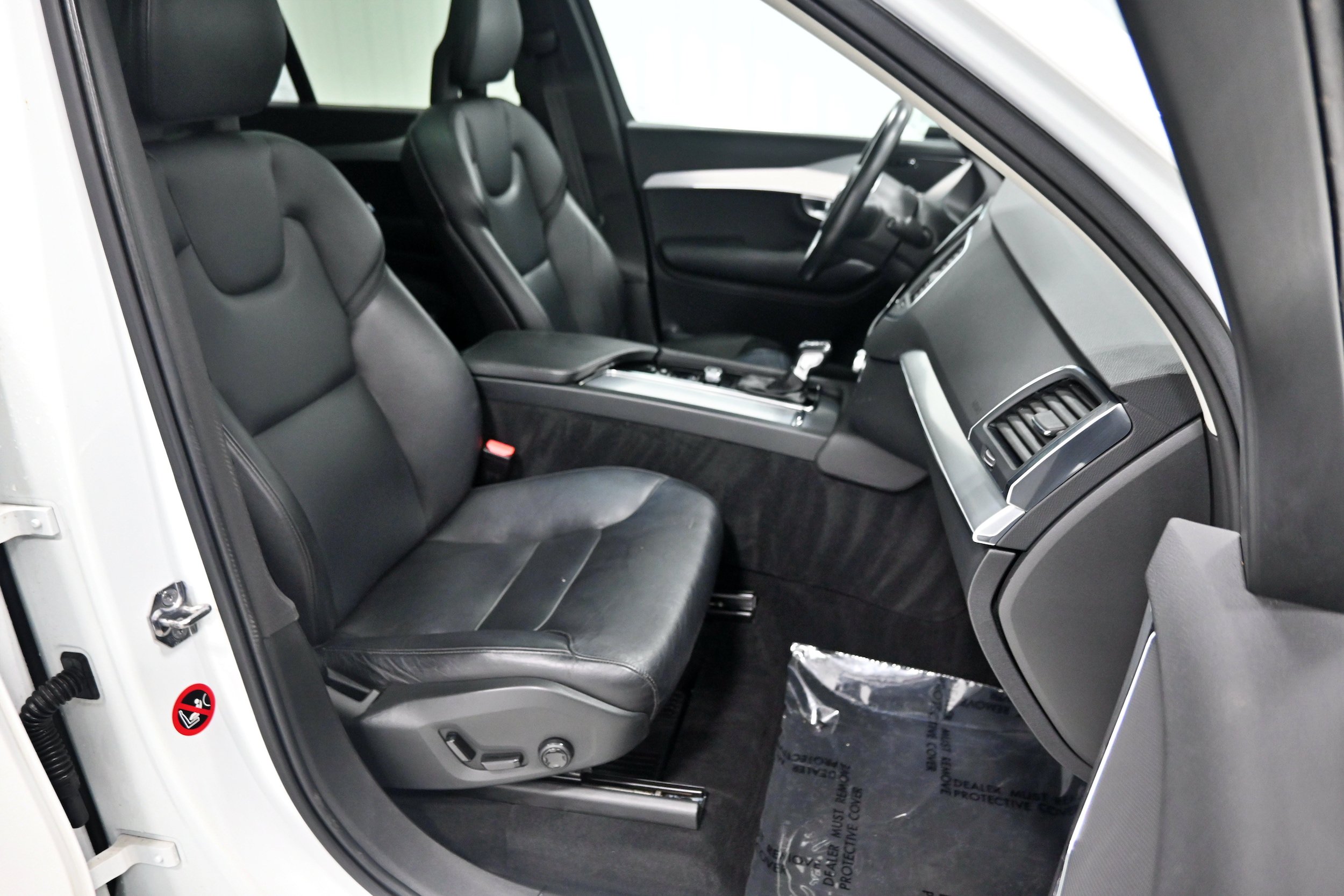 Used 2018 Volvo XC90 T5 Momentum AWD/4WD image 27