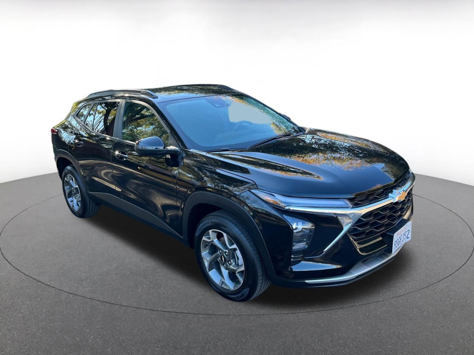 Used 2025 Chevrolet Trax LT image 1